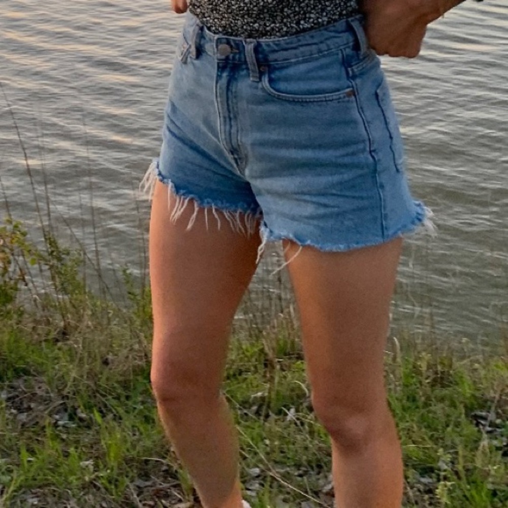 Weekday Rowe Denim Shorts High Rise Size 4 (36)